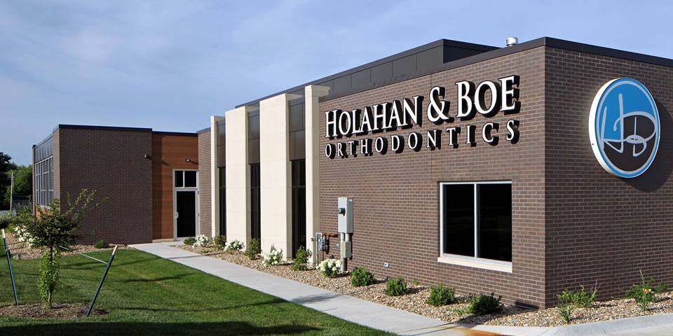 Holahan & Boe Orthodontics signage